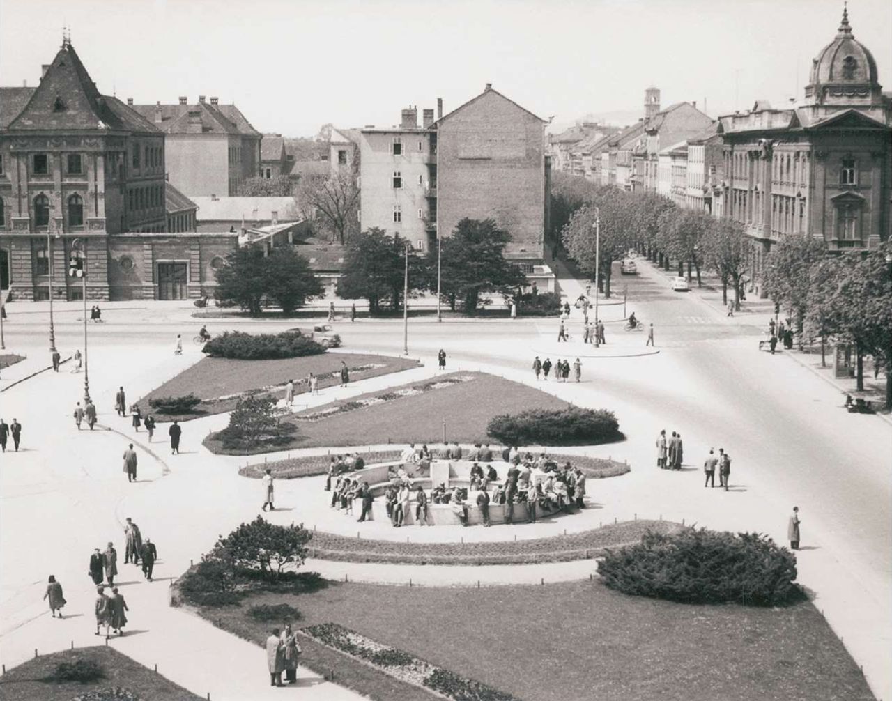 Trg maršala Tita (današnji Trg Republike Hrvatske) 25. travnja 1958. godine